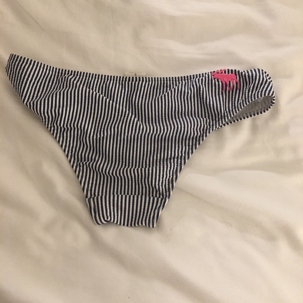 Cheeky bathing suit bottoms size small!